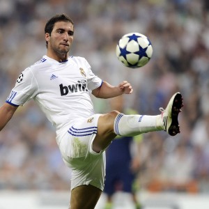 开云体育场-职业球员参与训练器械评测提供真实反馈助力器材优化，球员训练视频