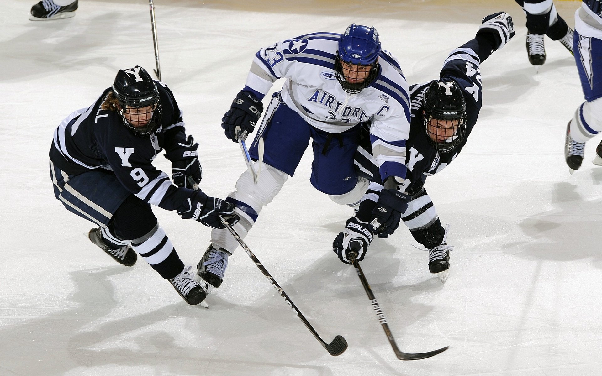 安东·李恩：全黑队中场的进攻发动机，突破防线如入无人之境，李安东尼