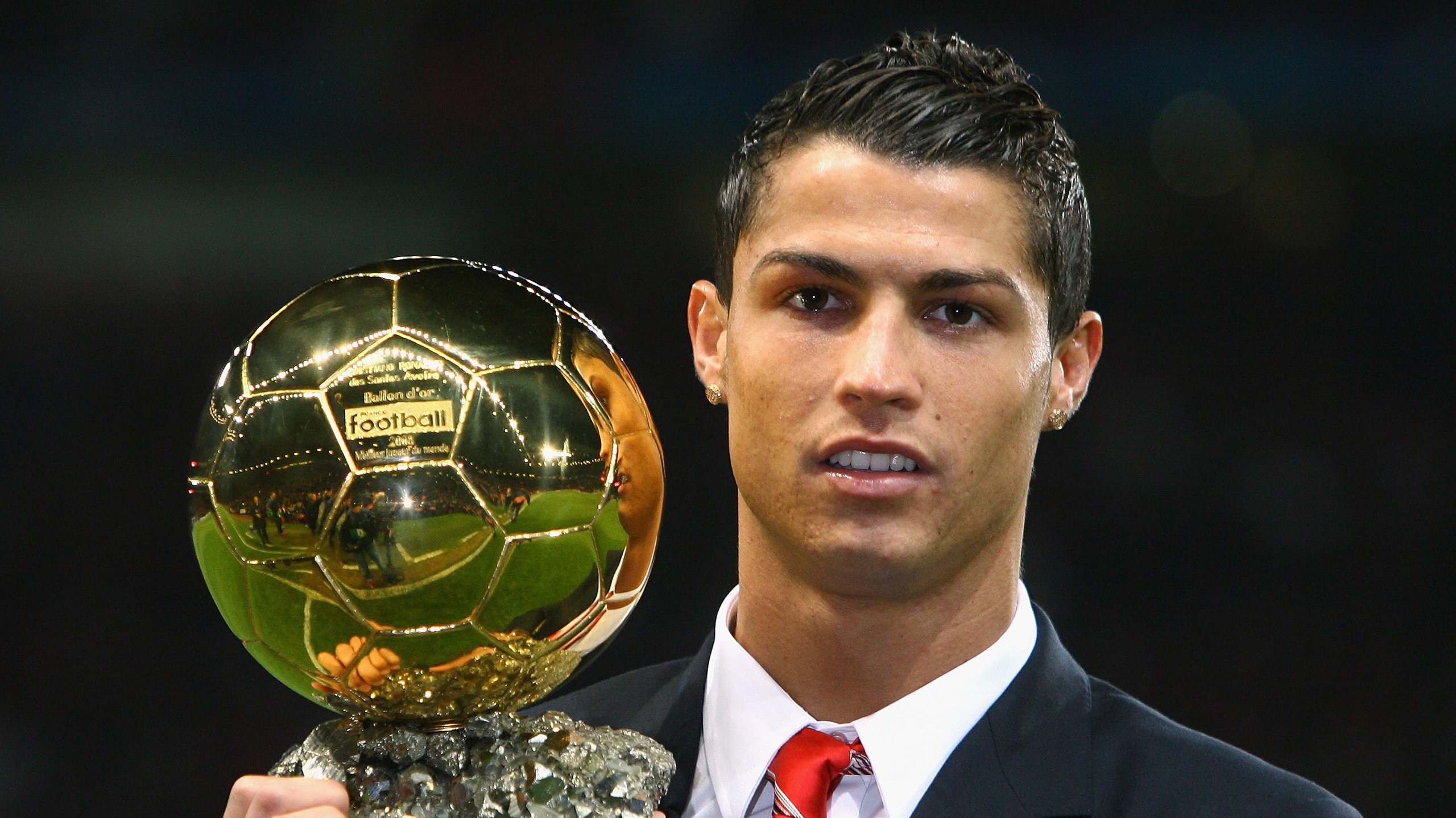 特色足球运动与城市规划结合，增强城市文化底蕴，打造足球特色学校